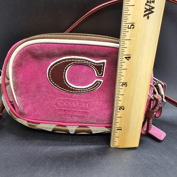🔥SOLD 🔥Coach Vintage Jacquard Signature "C" Pink Suede Camera Crossbody Bag RARE - Picture 14 of 16